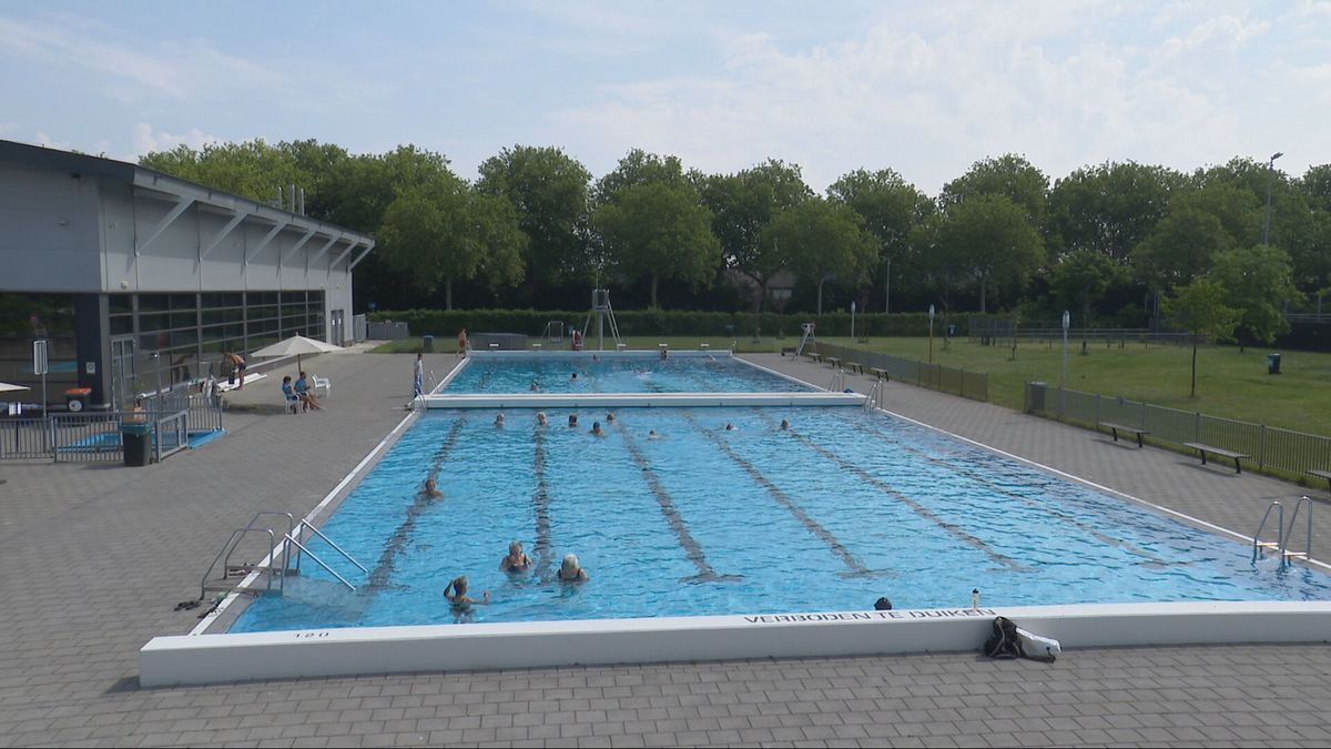 Extra maatregelen houden bezoekers Terneuzens buitenbad niet tegen: 'We hebben er de hele week naar 