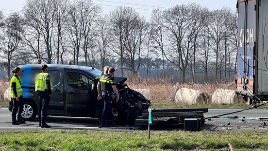 112 Nieuws: N36 afgesloten na ongeval | Auto in brand tijdens rit. 112 Nieuws: N36 afgesloten na ongeval | Auto in brand tijdens rit.