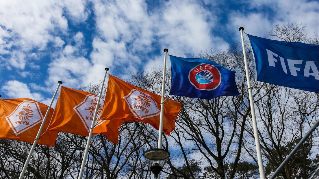 KNVB volgt richtlijnen UEFA en gaat voor hervatting van het seizoen
