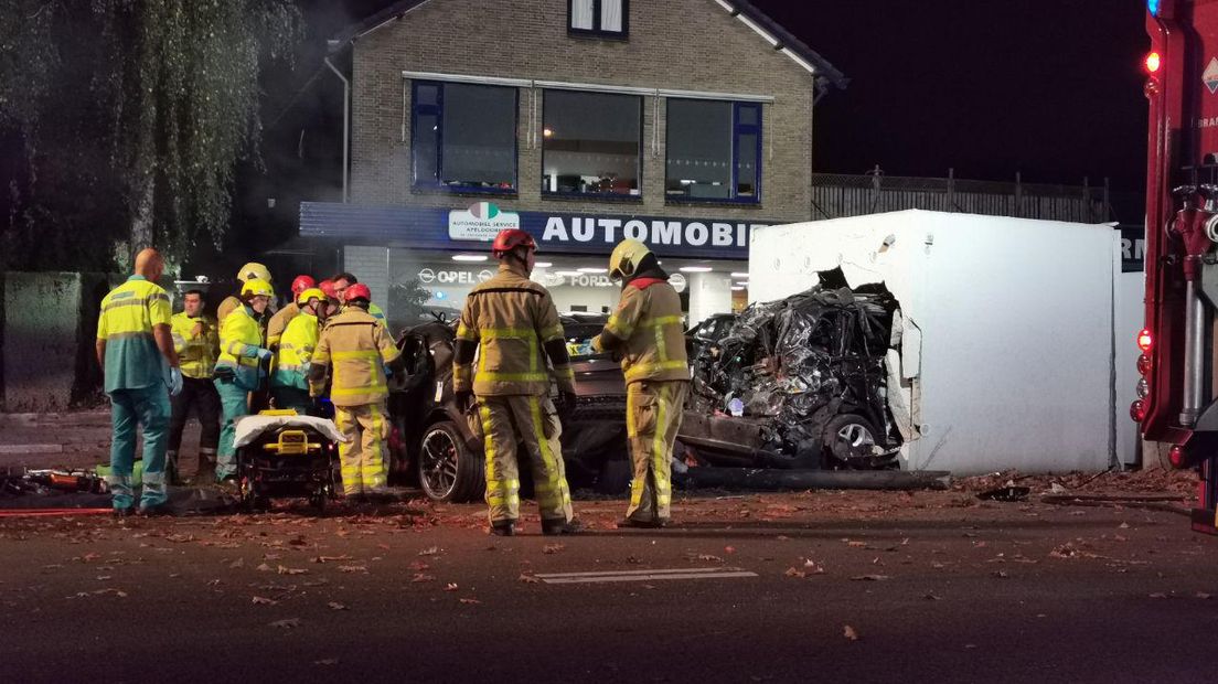 Aan de Arnhemseweg in Apeldoorn heeft dinsdagavond een ongeluk bij een benzinepomp plaatsgevonden. Daarbij is een 21-jarige man uit Apeldoorn gewond geraakt.
