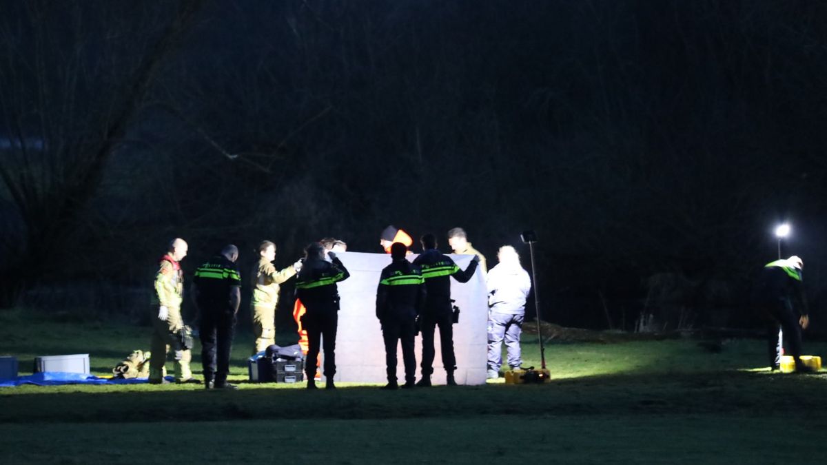 Vissers zien lichaam drijven: dode in water bij Milsbeek