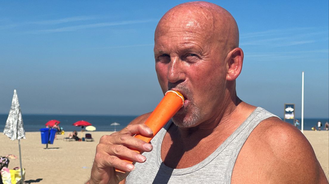 Likken aan een ijsje in Katwijk