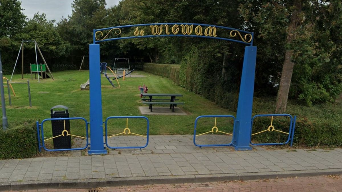 Zelfgemaakte toegangspoort speeltuin Vrouwenpolder weggehaald: 'Dit doet zeer'
