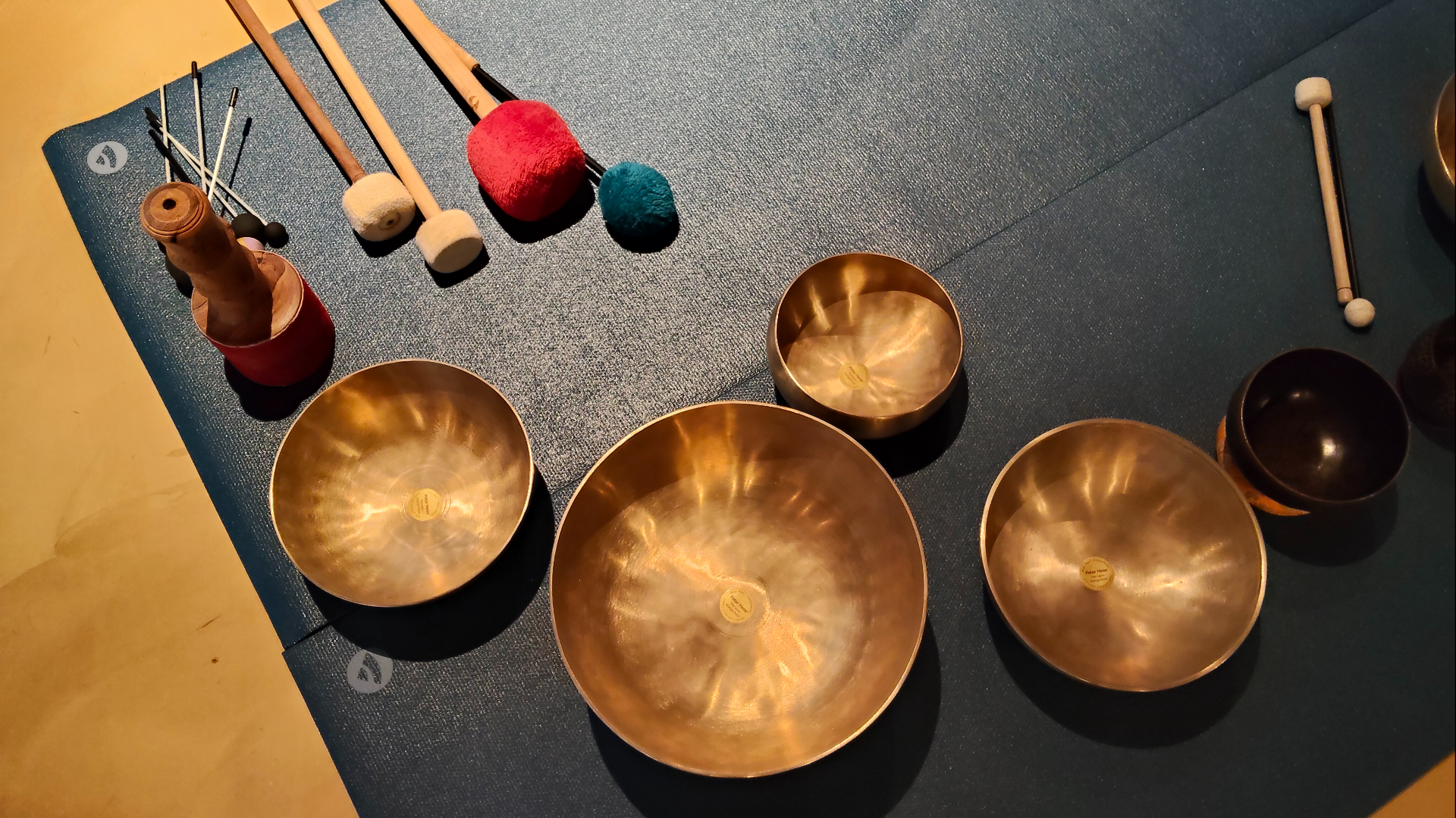 Klankschalen in verschillende vormen produceren verschillende geluiden