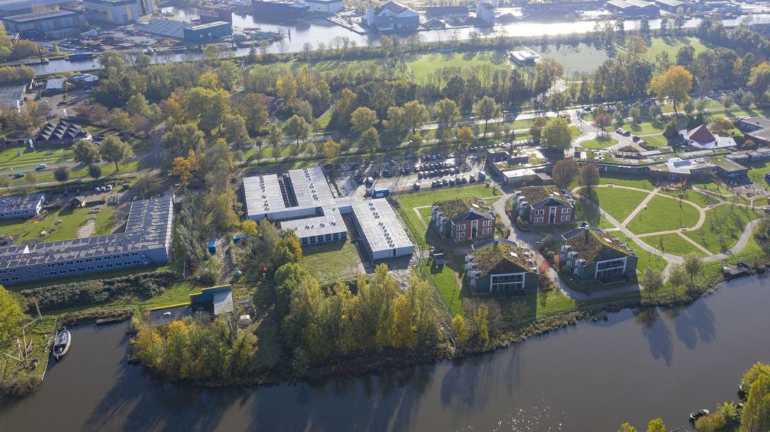 Een luchtfoto van het terrein waar Eemsdelta zit