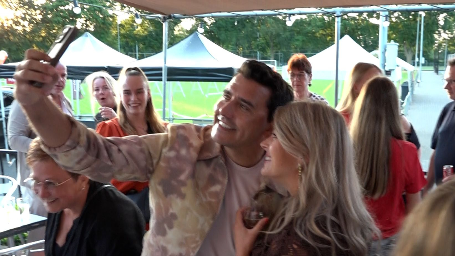 Jan Smit sponsor vrouwenteam in Didam: 'Zij waren ontzettend origineel'