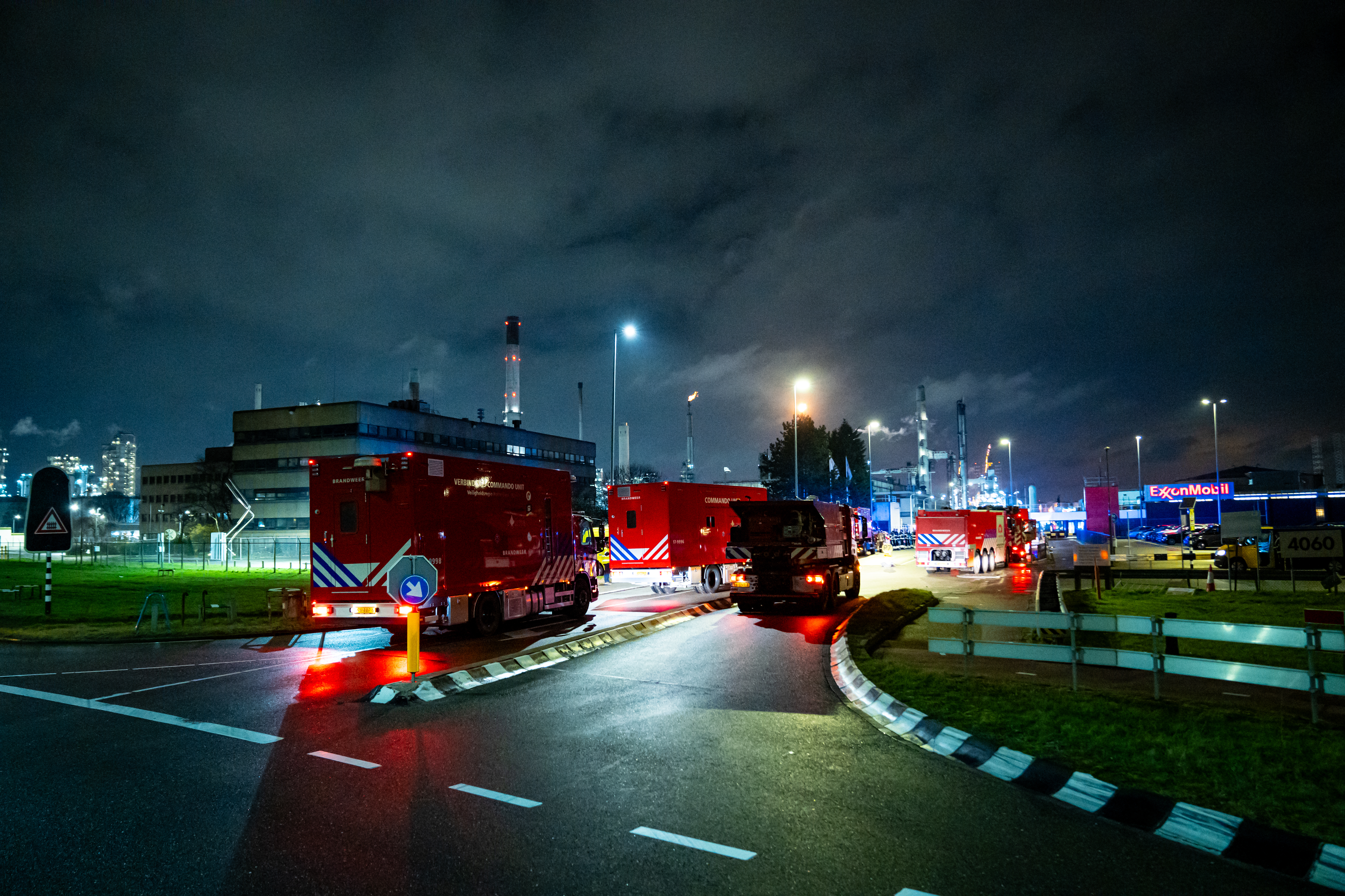 Brand Bij Olieraffinaderij Esso In De Botlek Snel Onder Controle - Rijnmond