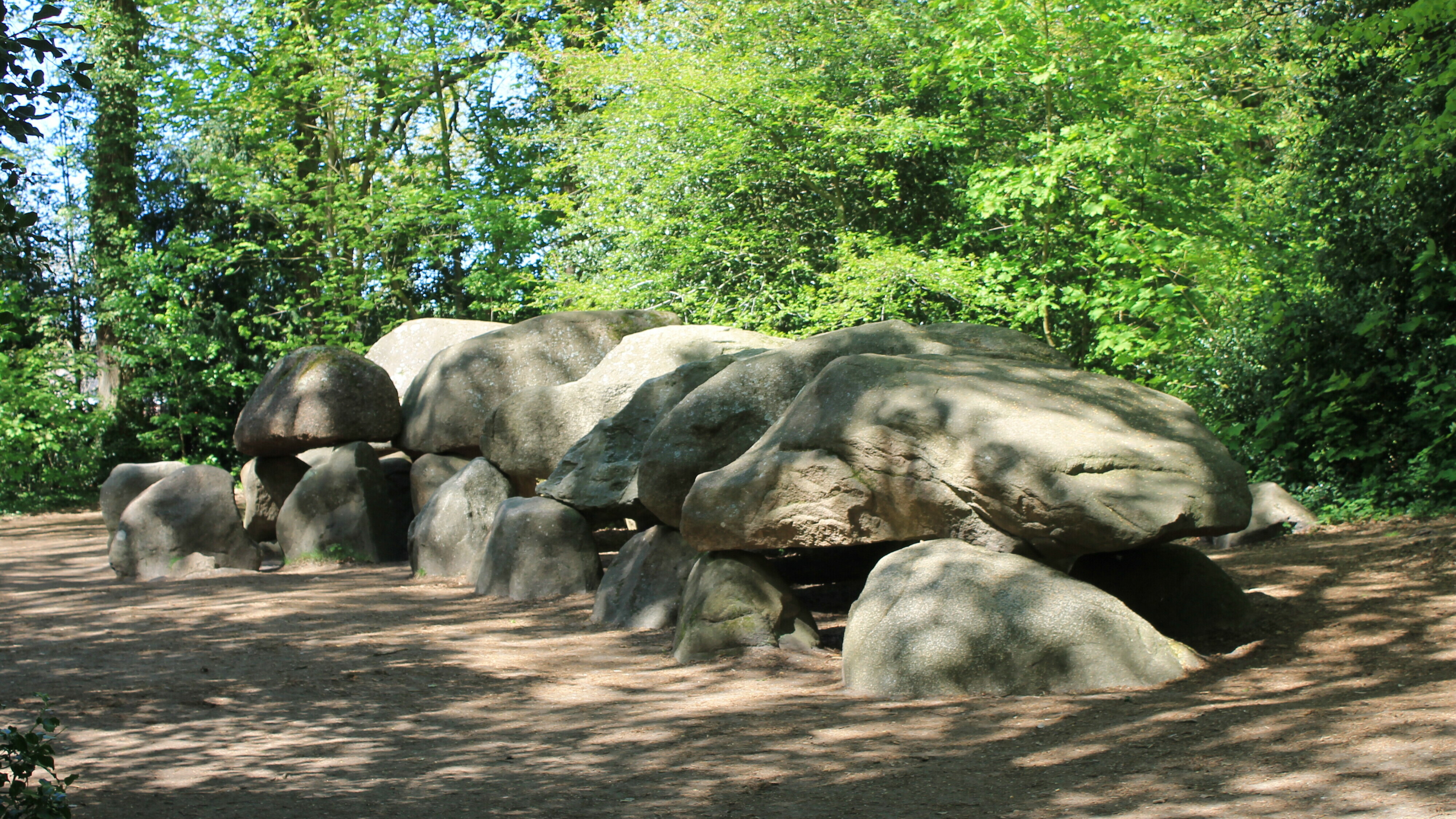 Het verhaal achter de namen en nummers van hunebedden: waar staat die D voor?