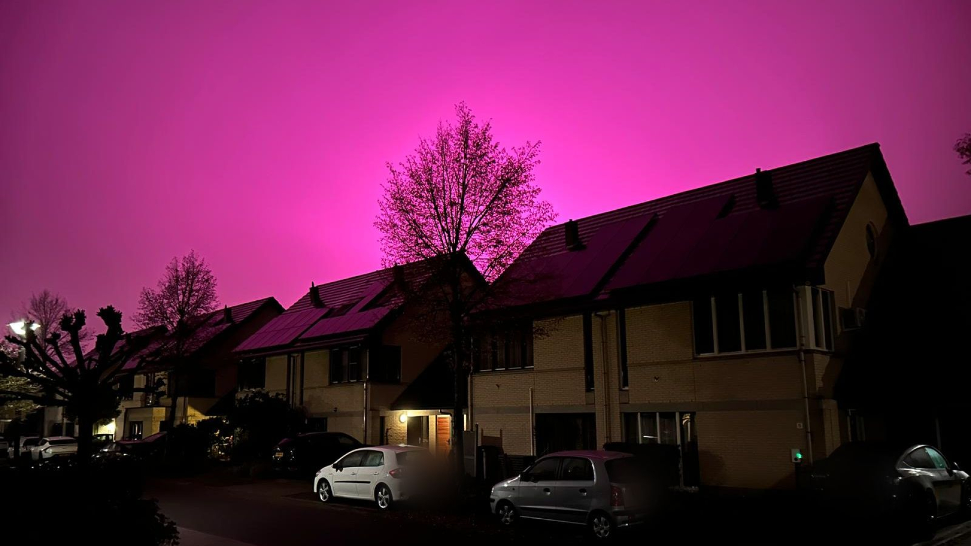 Paars-roze gloed boven Gelderland: dit is de oorzaak