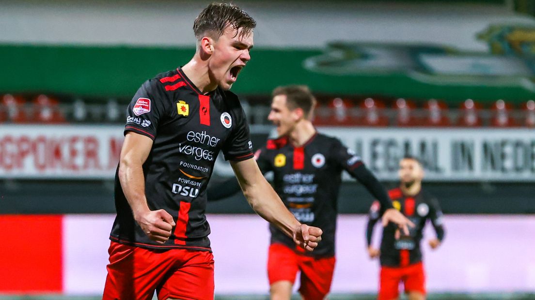 Thijs Dallinga blij met zijn 24e competitietreffer voor Excelsior