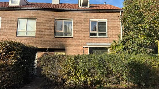 Opnieuw explosie bij dezelfde woning, voordeur en voertuigen beschadigd