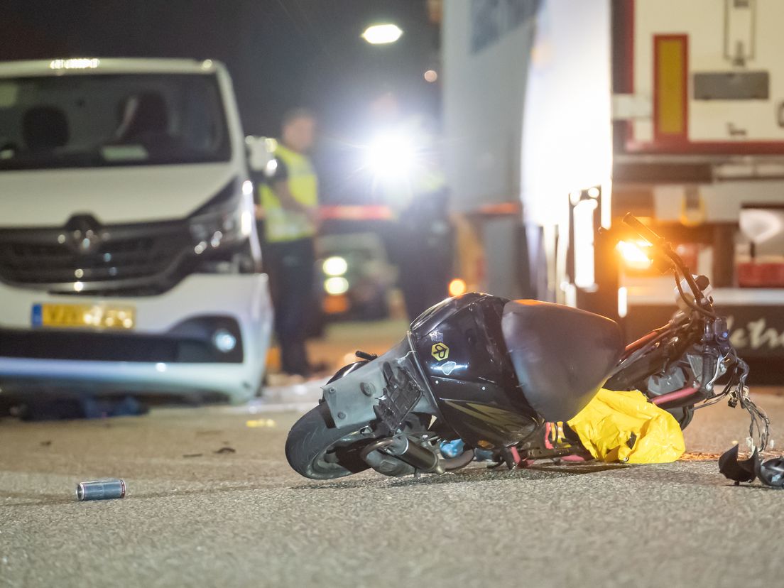 Op de scooter zaten twee tieners, een jongen en een meisje
