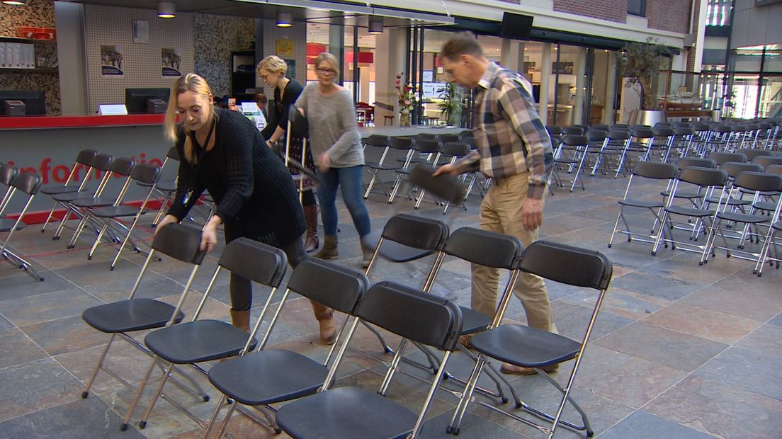 Stoelendans stadhuis Vlissingen voor vergadering Nollebos (video)