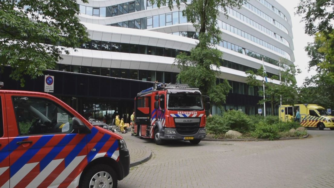 In het gebouw van DUO werd dinsdag ook al een vreemde lucht geroken