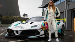 Laura bestormt autosport in Ferrari: 'Boerenmeid in een elitewereld'
