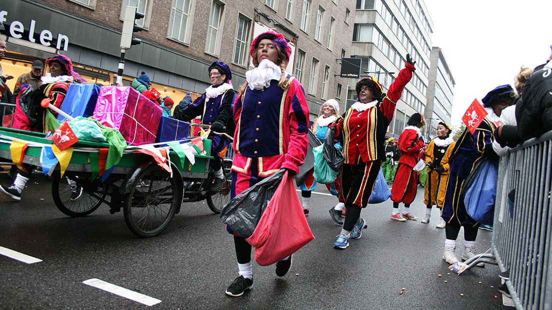 In de stad Utrecht zijn al een aantal jaren zogenoemde roetveegpieten te zien.