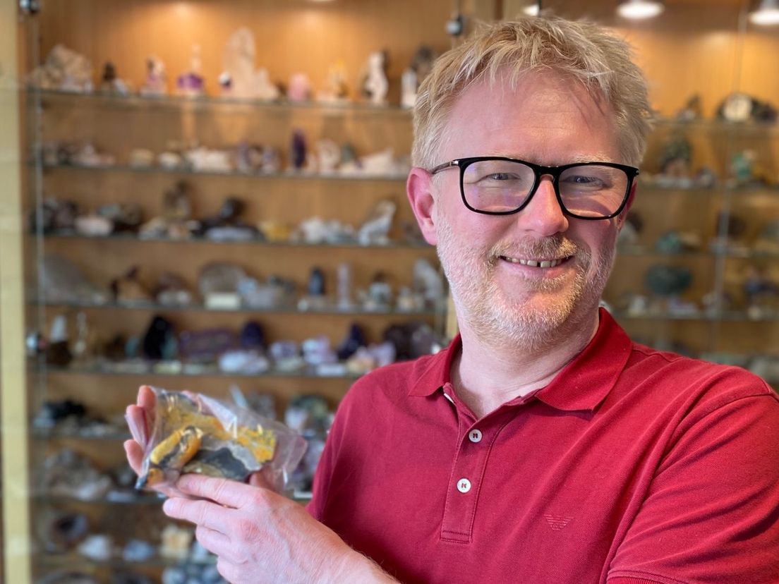 Stenenkenner Rolf uit Enschede waarschuwt voor kankerverwekkende 'edelstenen'
