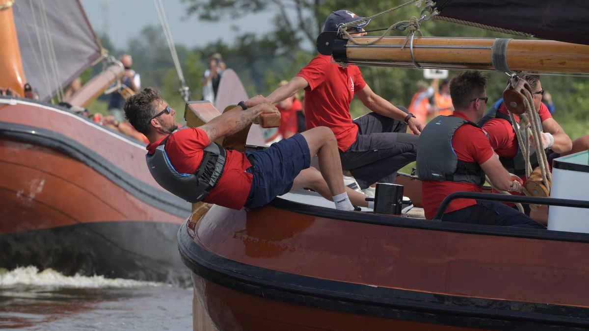 Heerenveen wint skûtsjestrijd bij Earnewâld