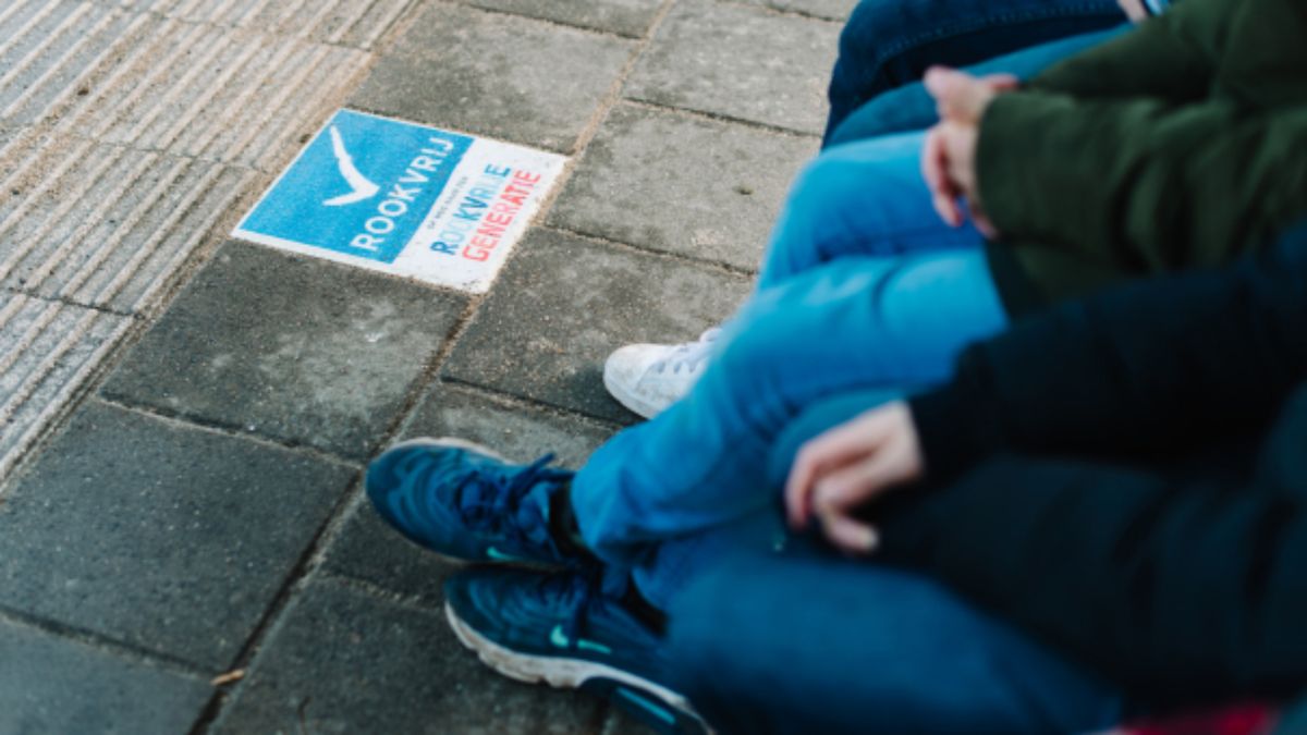 Utrechters kunnen rookvrij-stoeptegel aanvragen