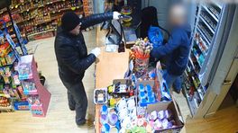 Man dreigt met groot mes bij overval supermarkt - Team West