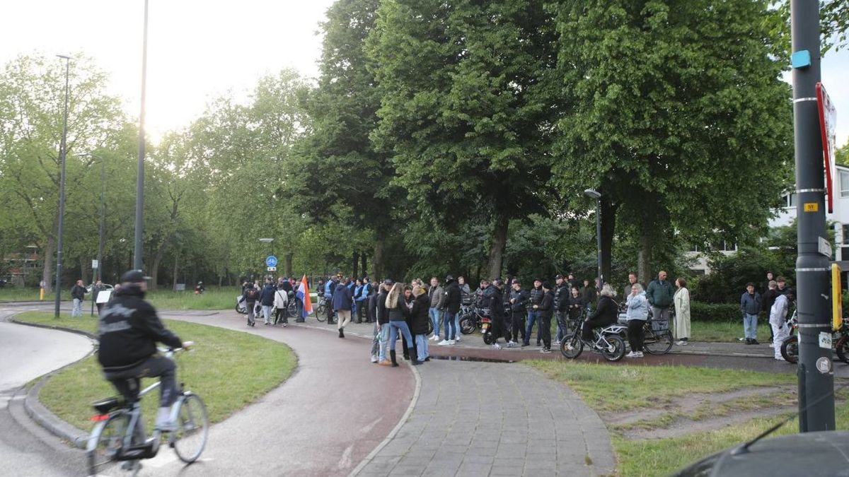 Drie aanhoudingen bij azc-demonstratie Apeldoorn