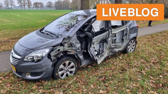Auto in de kreukels door botsing. Auto in de kreukels door botsing.