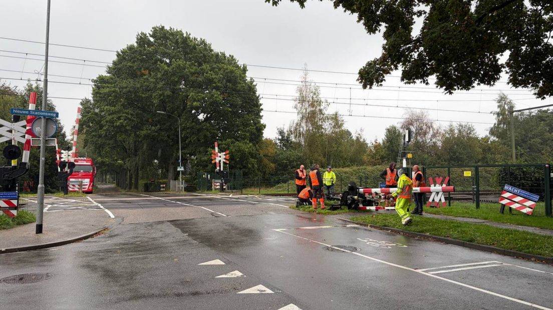 De spoorwegovergang in kwestie