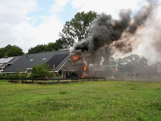 Brand in woonboerderij aan de Alteveer in Hoogeveen onder controle