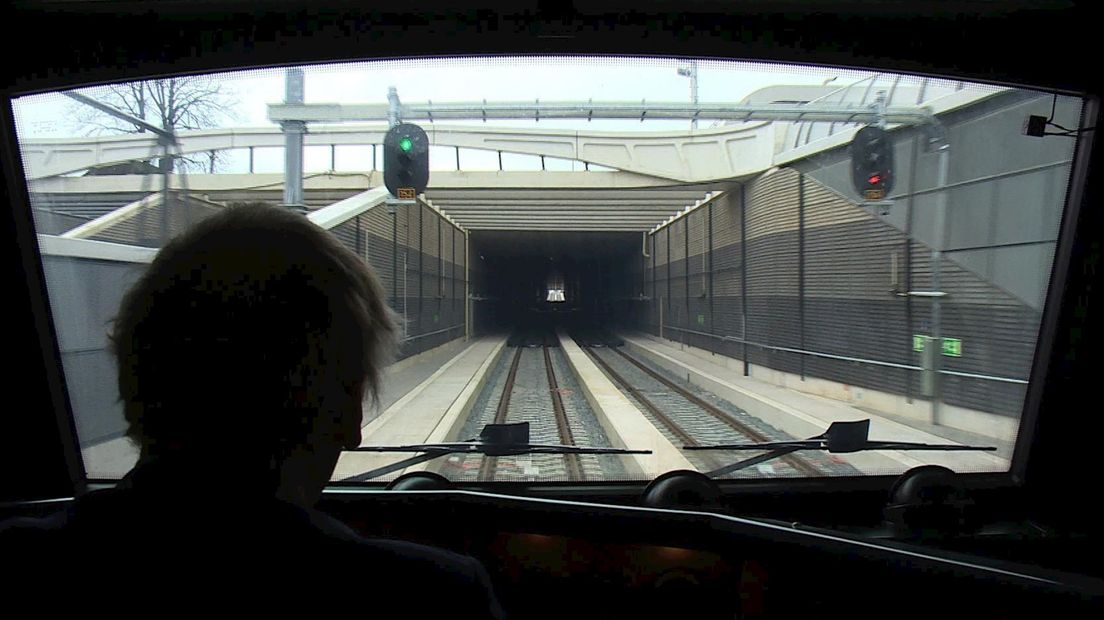 Trein bij tunnel Nijverdal