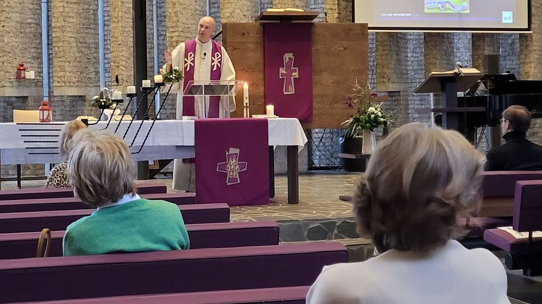 Pastoor Jaap van den Akker van Christus Triumfatorkerk in Den Haag