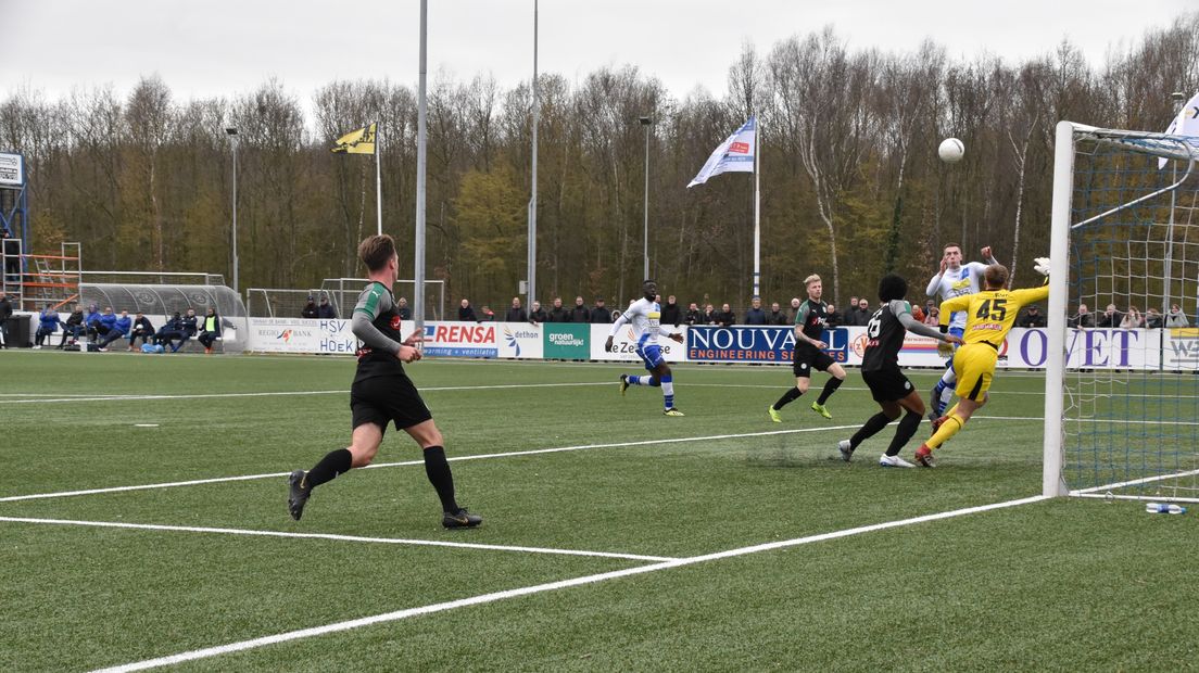 Ruben de Jager kopt raak tegen Jong FC Groningen