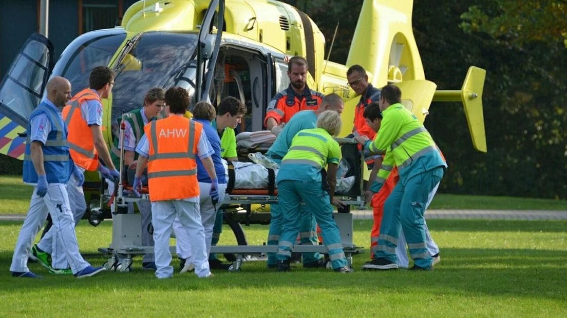 Slachtoffer brand wordt met traumahelikopter vervoerd naar Groningen