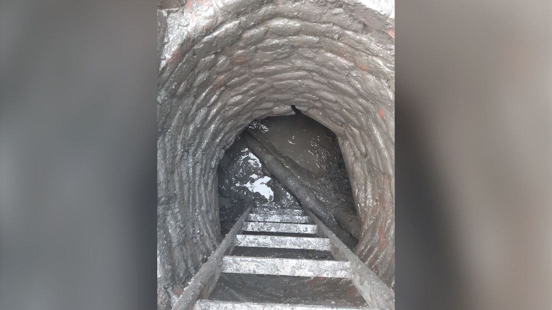 De ondergrondse ruimte die archeologen ontdekten, waar ze eerst dachten een waterput te hebben gevonden