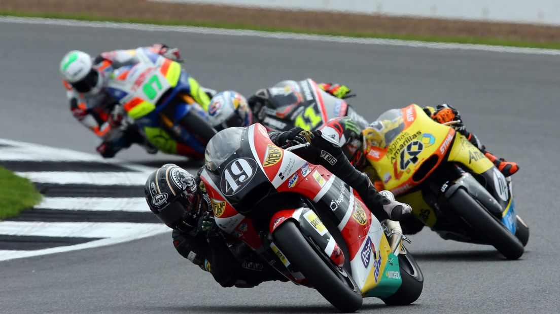 Axel Pons voert een groepje coureurs aan tijdens een race (Rechten: EPA / Tim Keeton)