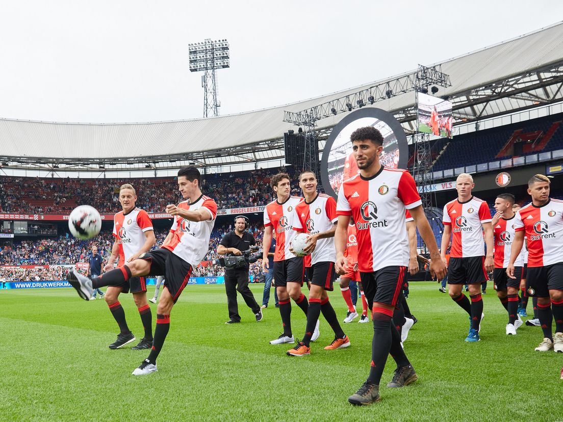 De selectie van Feyenoord tijdens de presentatie.