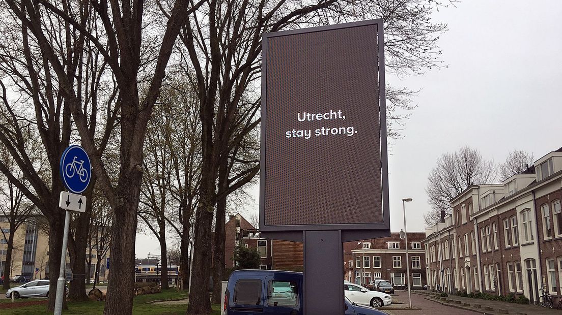 Publieksboodschap aan het begin van de Amsterdamsestraatweg in Utrecht.