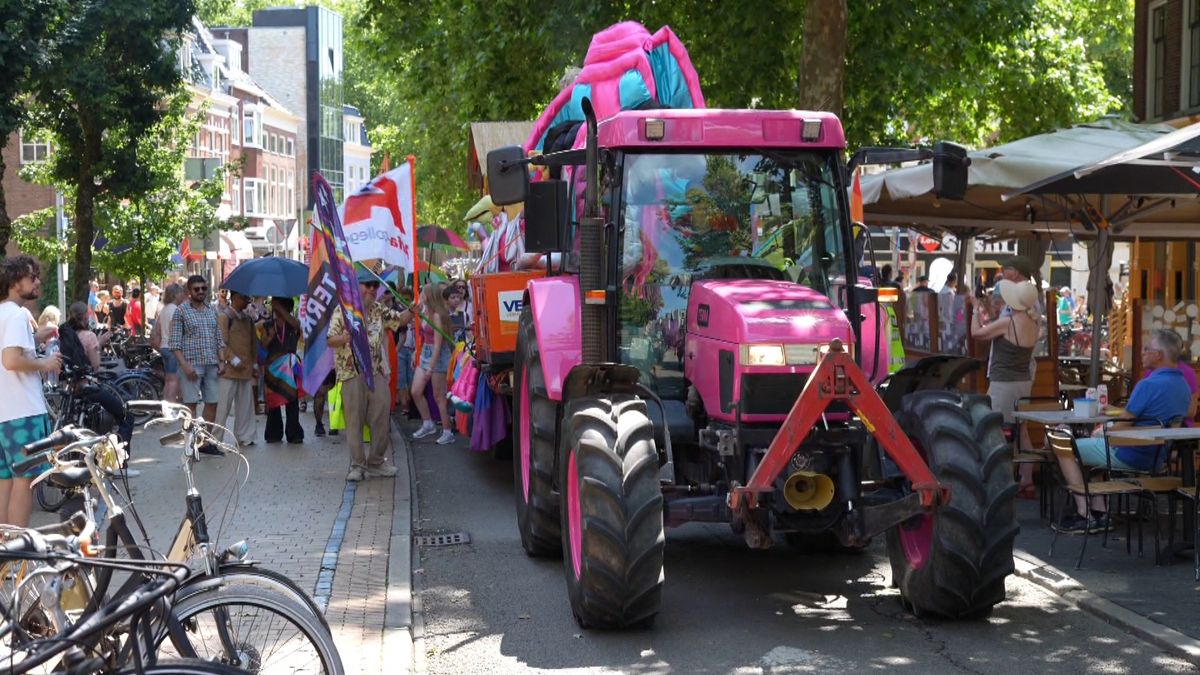 Honderden mensen op de been bij Pride Walk in Groningen