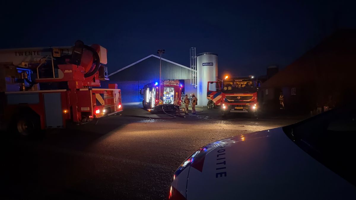 Grote brand bij stal boerderij in Markelo