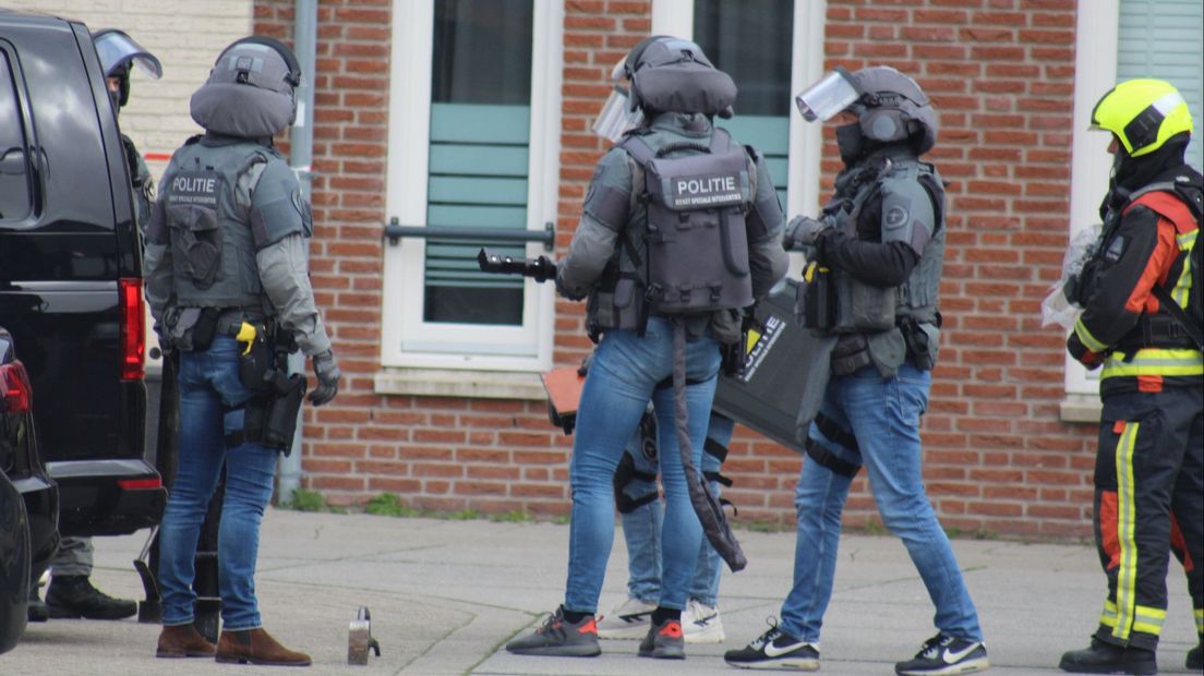 Agenten van de Dienst Speciale Interventies kwamen naar Noordwijkerhout