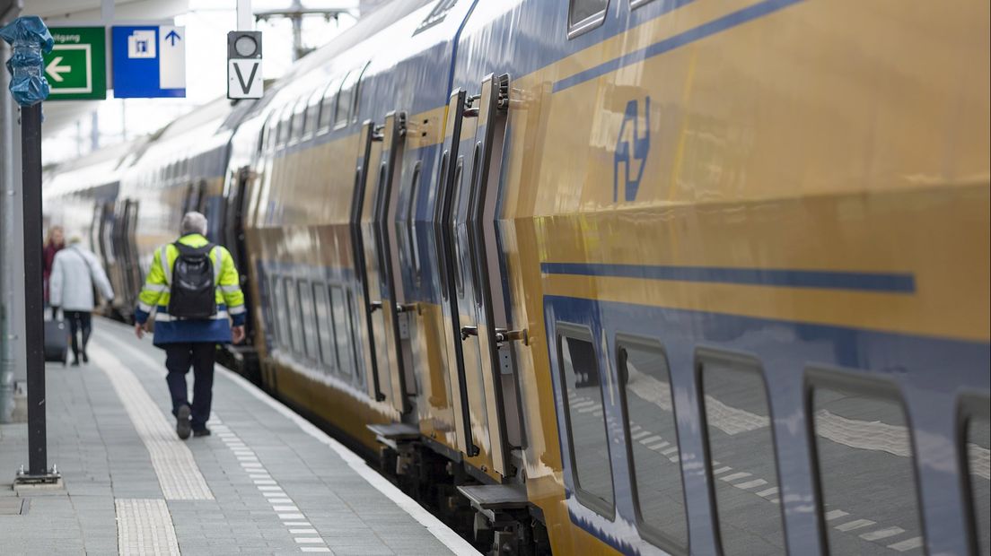 Dronken man mishandelt medewerker NS op station Zwolle