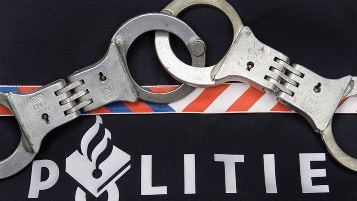 Drugslab ontdekt achter woning; twee aanhoudingen