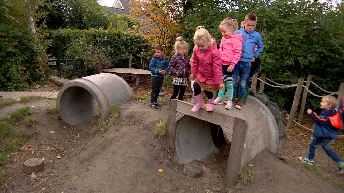 Klimmen en klauteren en spelen in de modder heeft een positief effect op kinderen