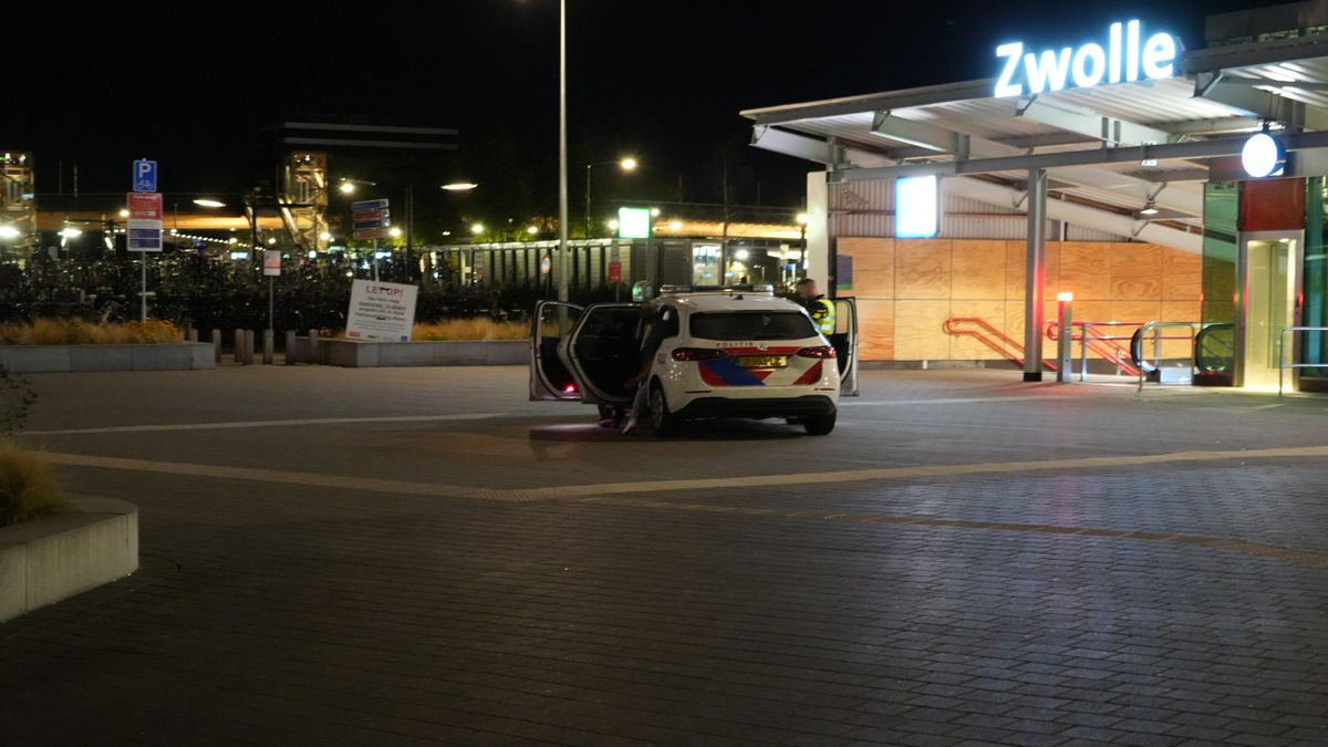 112 Nieuws: Aanrijding in Schalkhaar, twee gewonden | Man met vuurwapen aangehouden in Zwolle