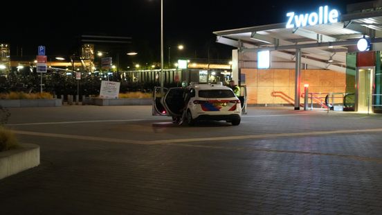 Aanrijding in Schalkhaar, twee gewonden | Man met vuurwapen aangehouden in Zwolle. Aanrijding in Schalkhaar, twee gewonden | Man met vuurwapen aangehouden in Zwolle.