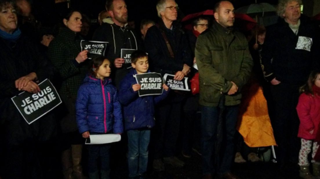 In twintig Gelderse gemeenten zijn donderdagavond betogingen geweest voor de vrijheid van meningsuiting en tegen de aanslag in Parijs.
