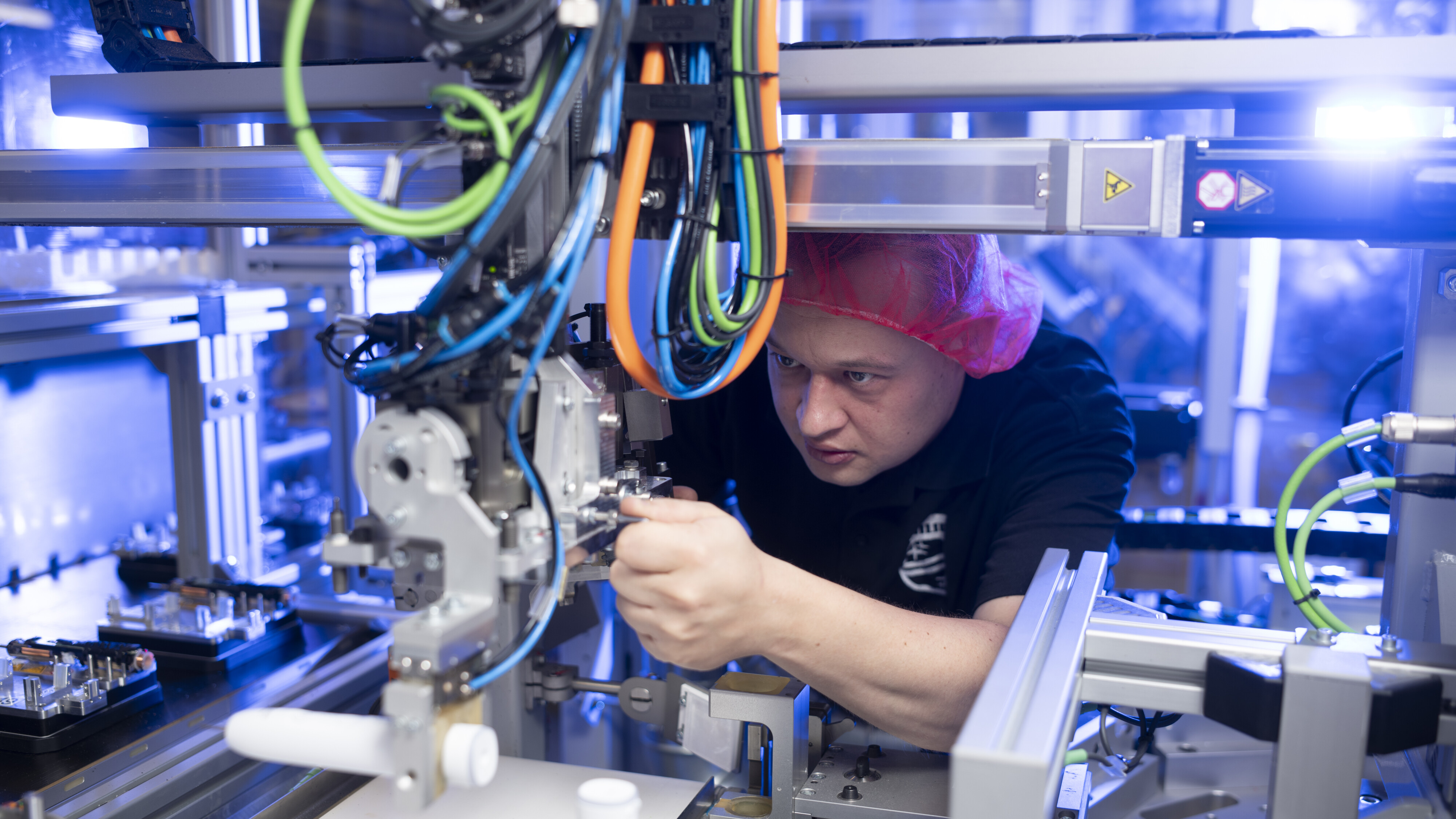 Philips sit 75 jier yn Drachten: wat bart der yn it fabryk?
