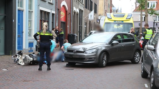 Scooterrijder zwaargewond bij aanrijding in Deventer. Scooterrijder zwaargewond bij aanrijding in Deventer.
