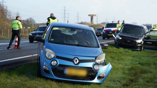 Ongeluk zorgt voor vertraging op A28. Ongeluk zorgt voor vertraging op A28.