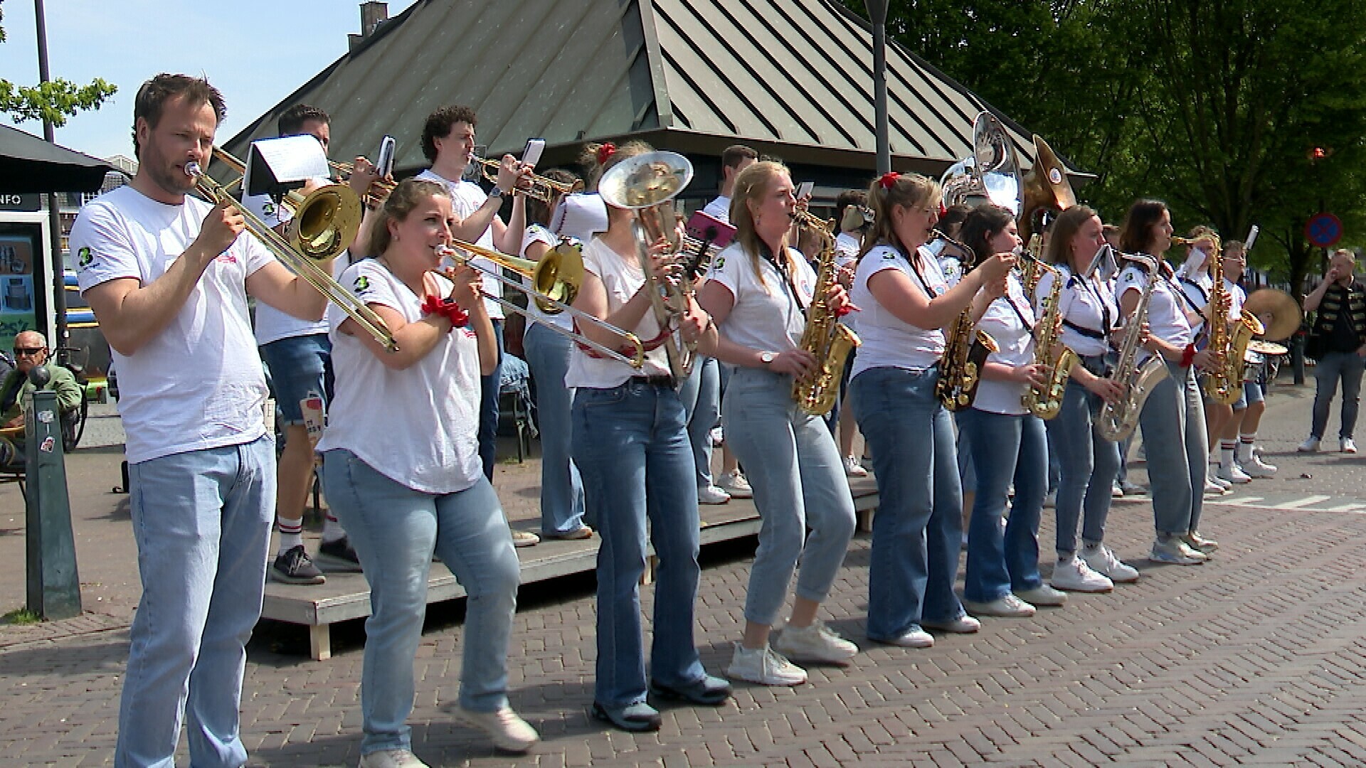 Dweilbands zorgen voor volle terrassen en feeststemming in Hulst