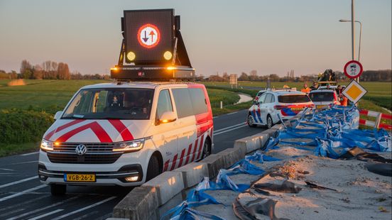 Botsing tussen twee autos in Kamerik | Voetganger met rollator gewond bij ongeluk. Botsing tussen twee autos in Kamerik | Voetganger met rollator gewond bij ongeluk.